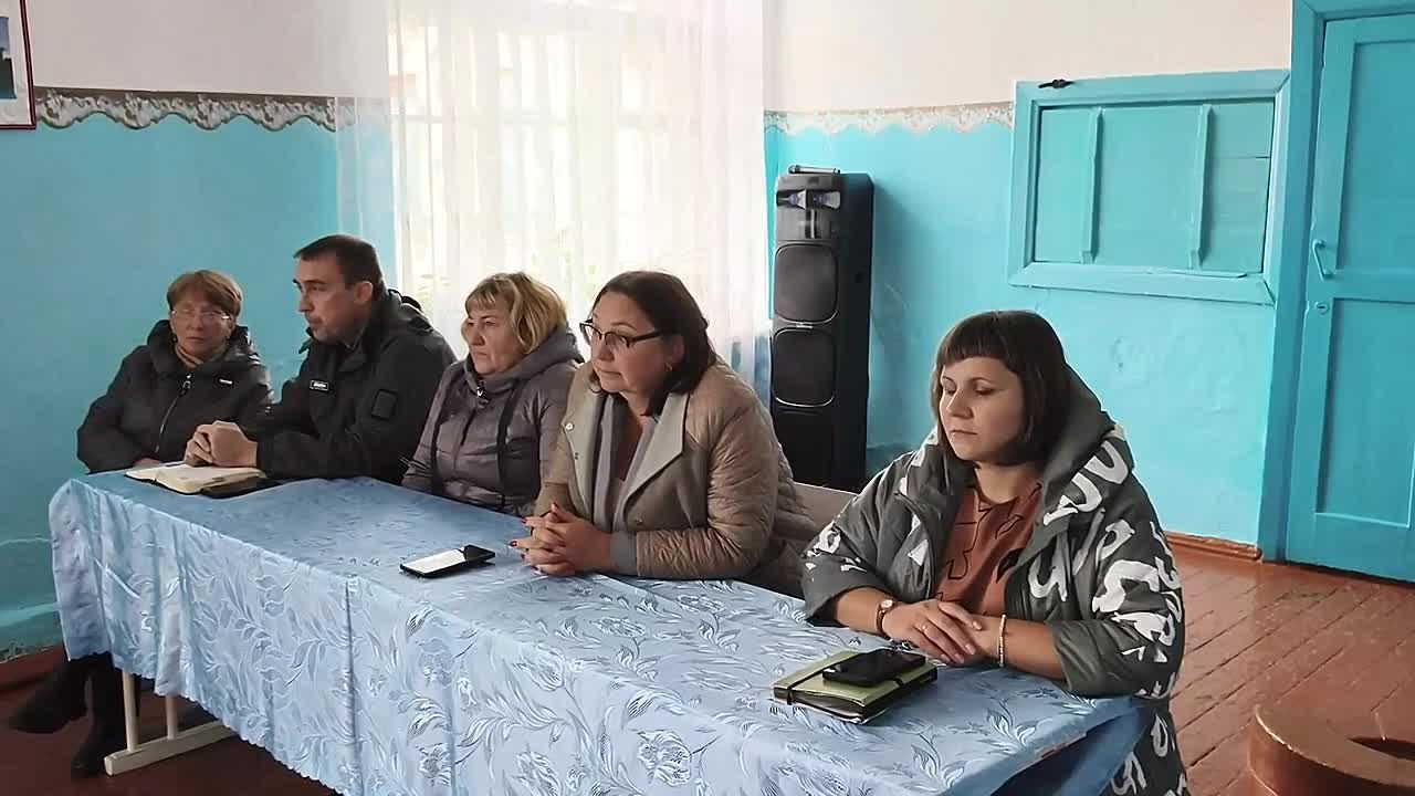 30 сентября в Валерьяновке прошла встреча с жителями по водоснабжению. На ней были врип главы Тяжинского округа О.В. Коновалова, представители администрации, журналист и руководите — обложка видео